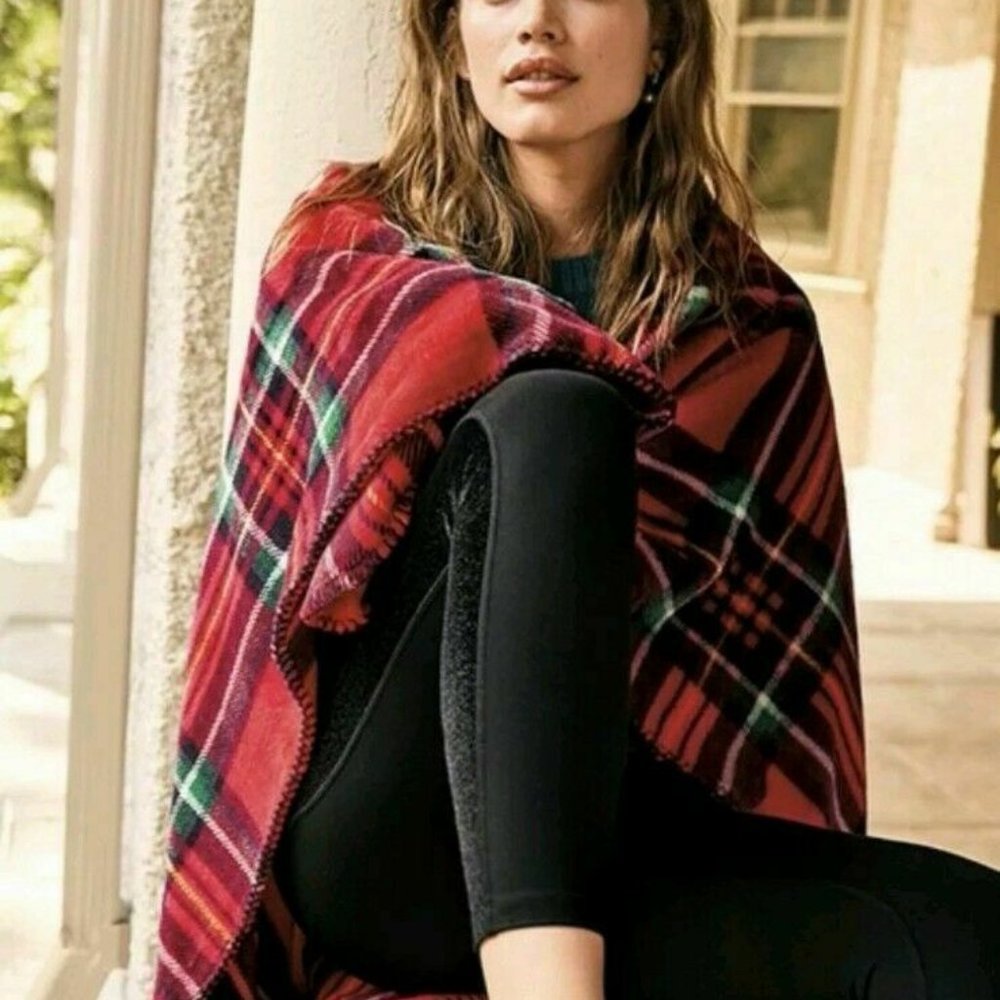 Victoria's Secret Cozy Soft Fleece Blanket Plaid Red Multi Tartan 50" x 60"